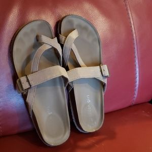 Womans toe ring sandals